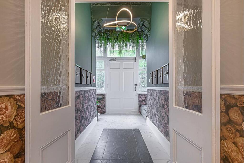 Stylish Hyde Park Home By Tube Stations With Elevator 런던 외부 사진