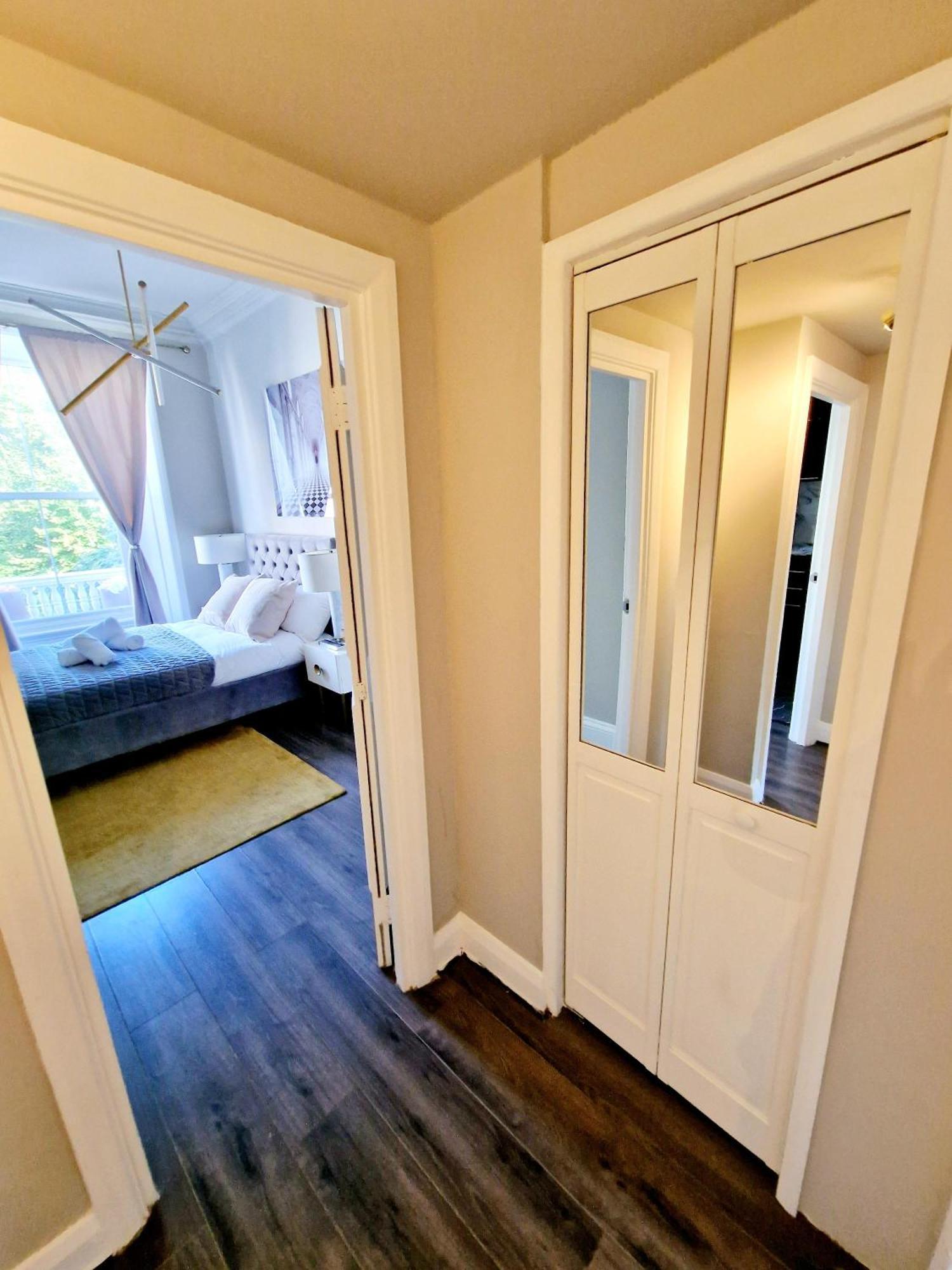 Stylish Hyde Park Home By Tube Stations With Elevator 런던 외부 사진