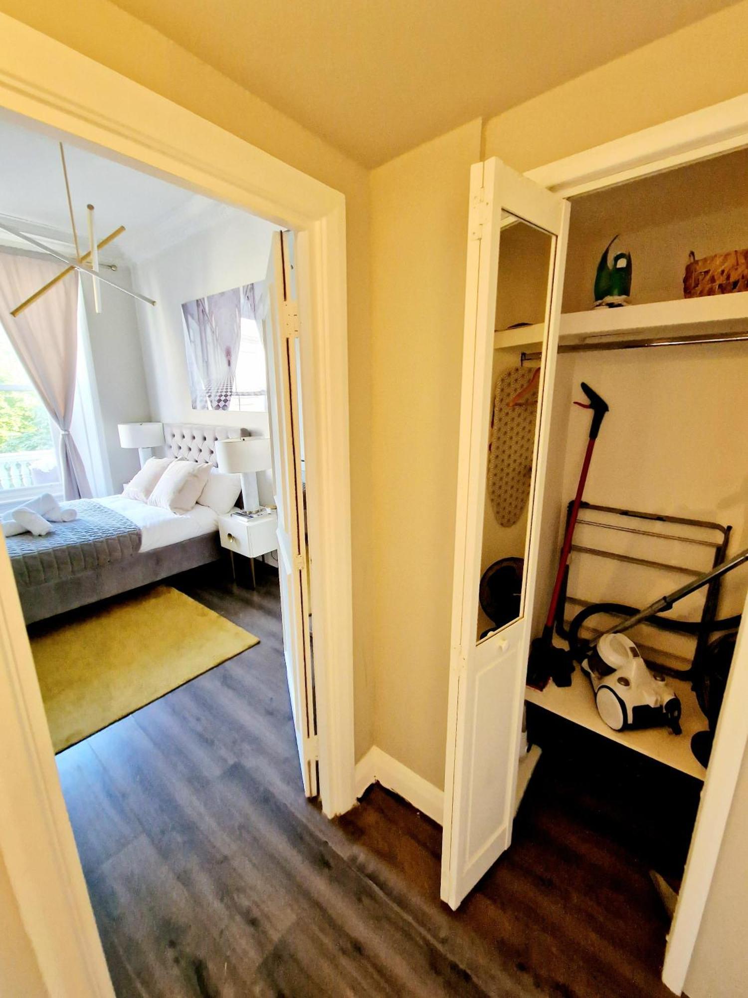 Stylish Hyde Park Home By Tube Stations With Elevator 런던 외부 사진