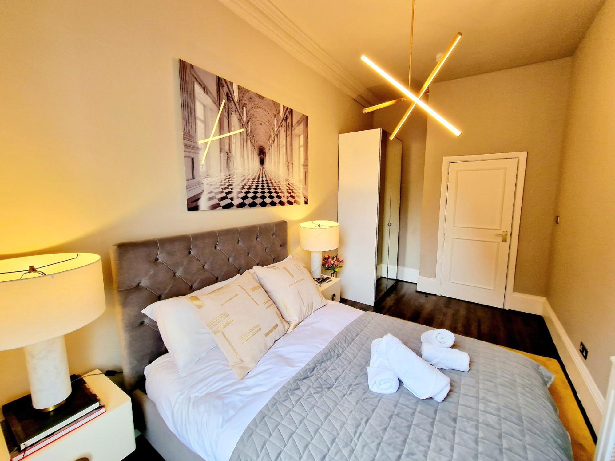 Stylish Hyde Park Home By Tube Stations With Elevator 런던 외부 사진