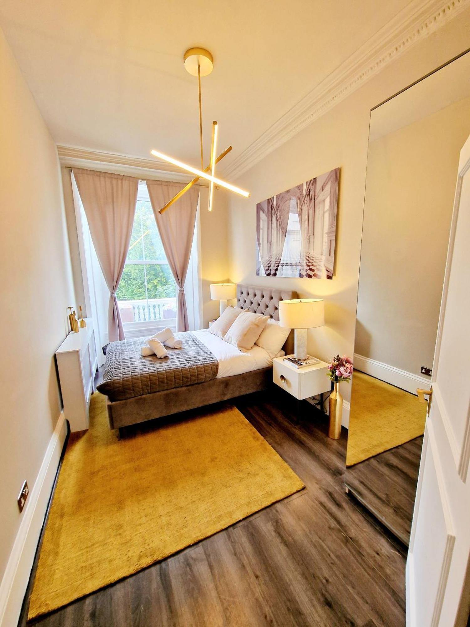 Stylish Hyde Park Home By Tube Stations With Elevator 런던 외부 사진