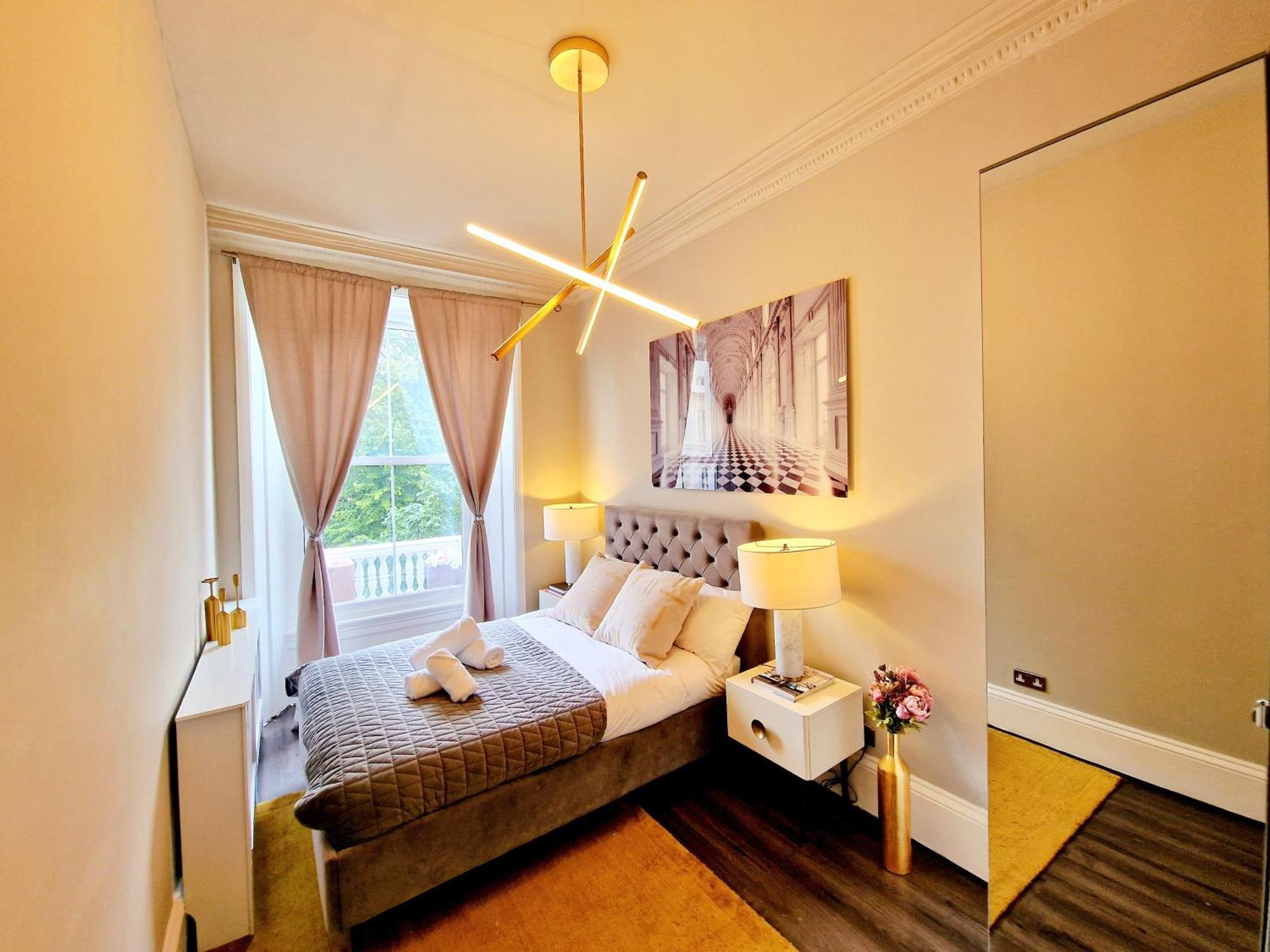 Stylish Hyde Park Home By Tube Stations With Elevator 런던 외부 사진
