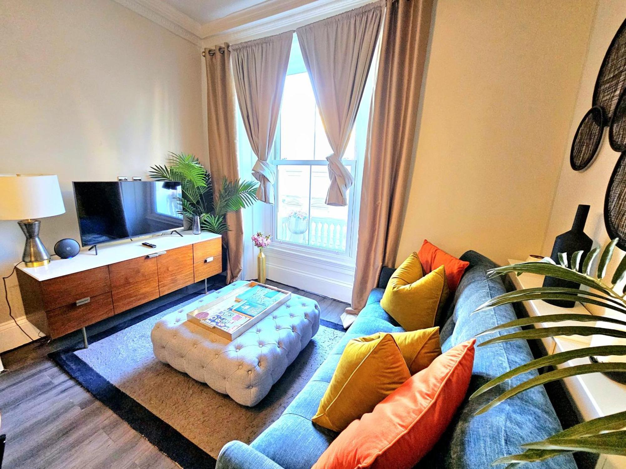 Stylish Hyde Park Home By Tube Stations With Elevator 런던 외부 사진