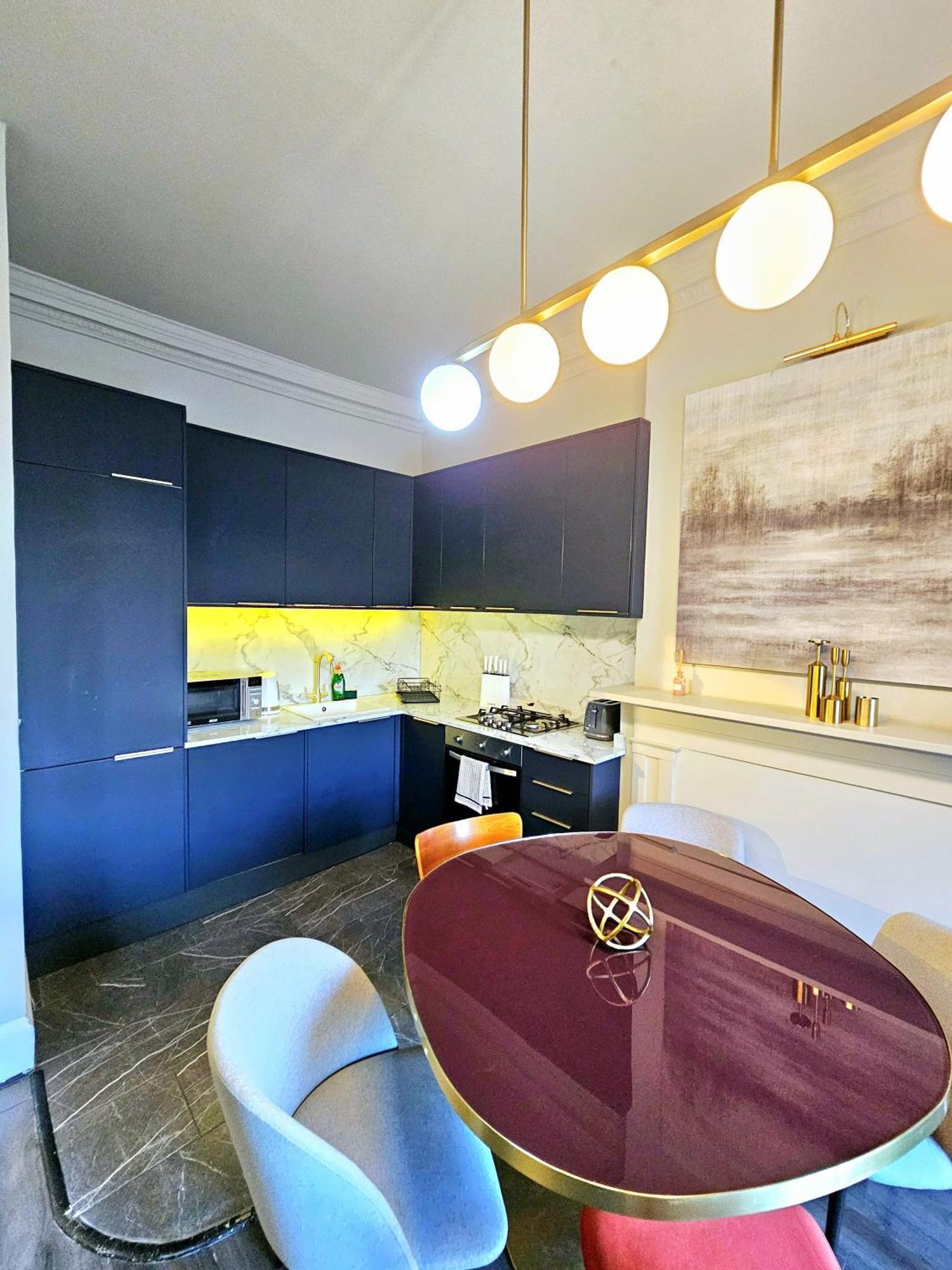 Stylish Hyde Park Home By Tube Stations With Elevator 런던 외부 사진